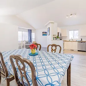 Apartment Main Floor Suite, 3 Bdr, 4bd Spacious And Cozy, Calgary