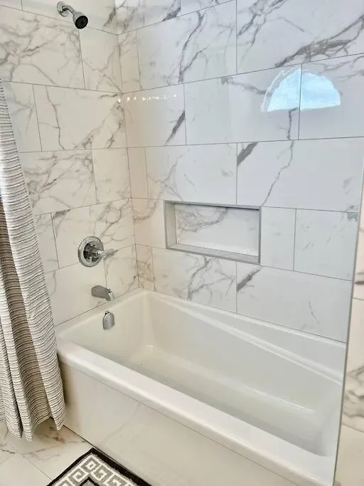 Crescent Heights Majesty Villa Calgary